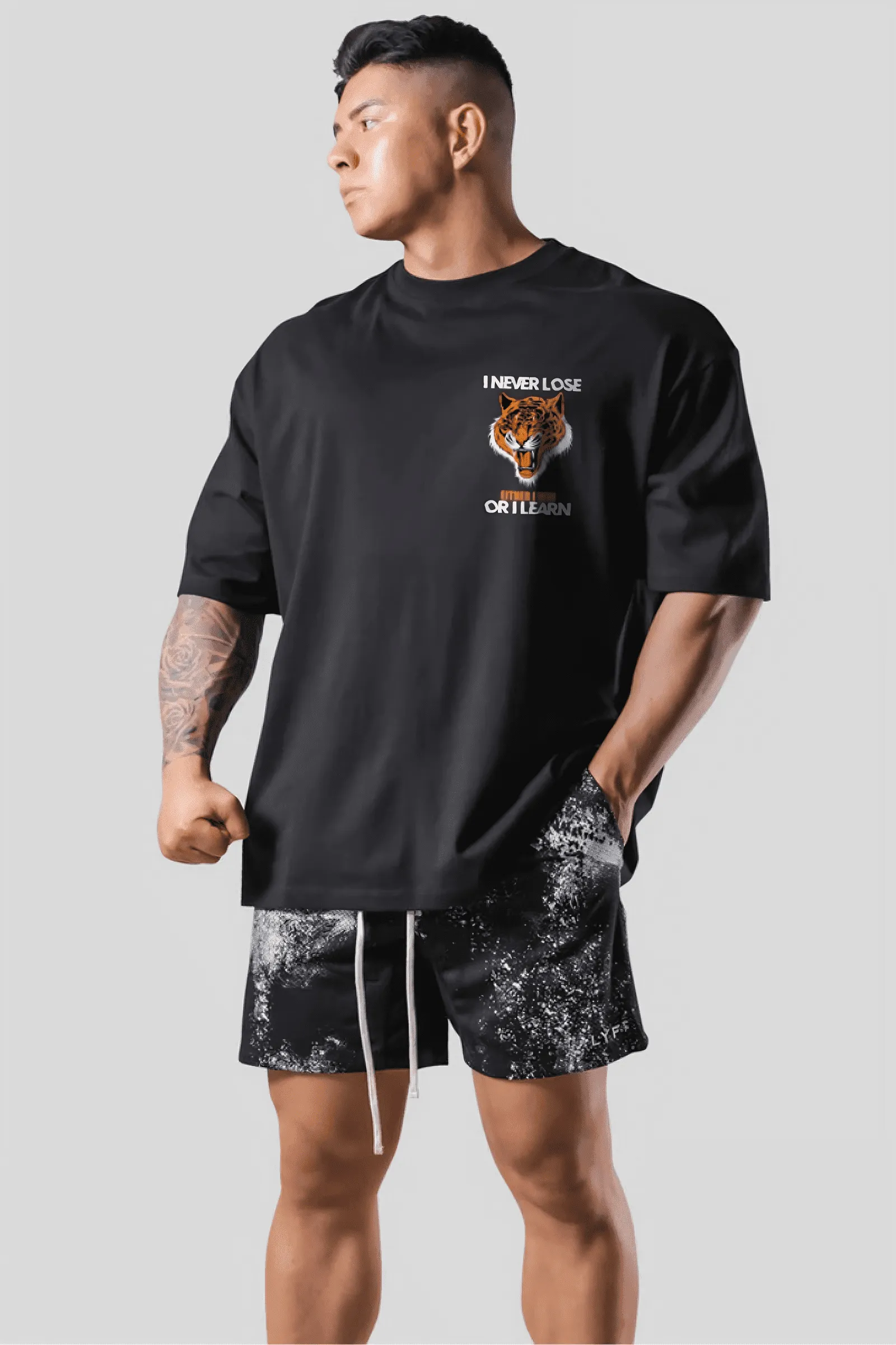 I NEVER LOSE ROAR OVERSIZED T-SHIRT (BLACK)